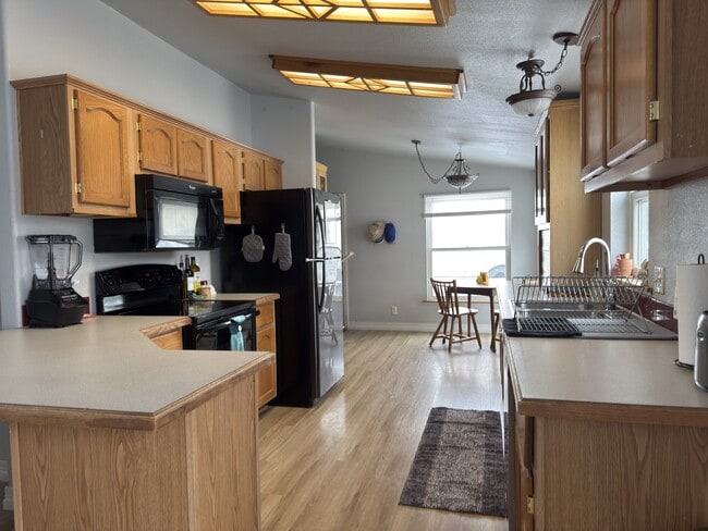 9812 W Cherokee Dr in Salida, CO - Foto de edificio - Building Photo