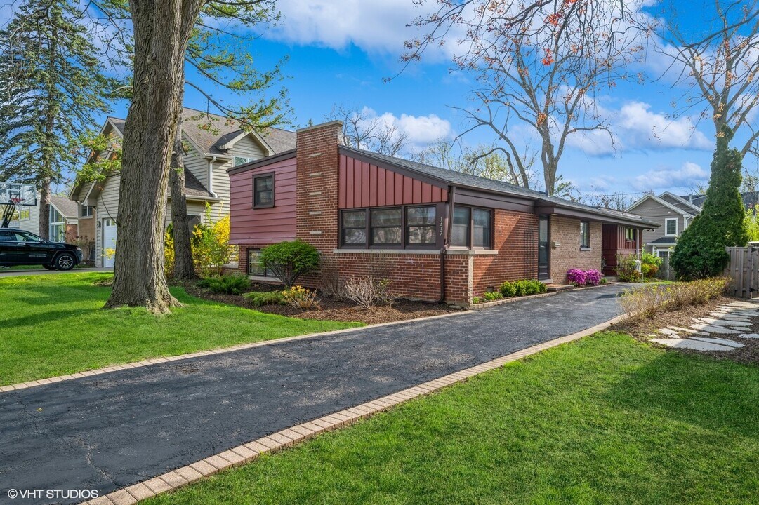 1317 Ferndale Ave in Highland Park, IL - Building Photo