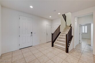 6161 Andover Wood Rd in Las Vegas, NV - Foto de edificio - Building Photo
