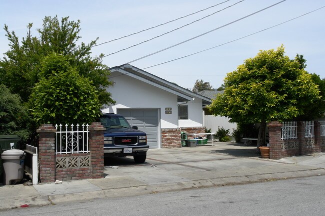 931-933 Rose Ave in Redwood City, CA - Building Photo - Building Photo