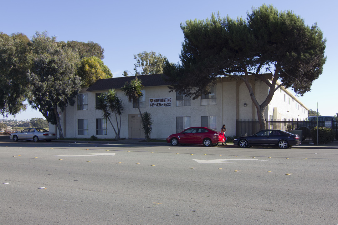 Main Street Apartments in Chula Vista, CA - Foto de edificio