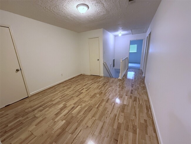 6902 Sandy Knolls Dr in Spring, TX - Foto de edificio - Building Photo