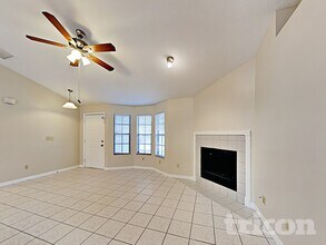 2543 Hendricks Terrace, Unit 1128 in Deltona, FL - Foto de edificio - Building Photo