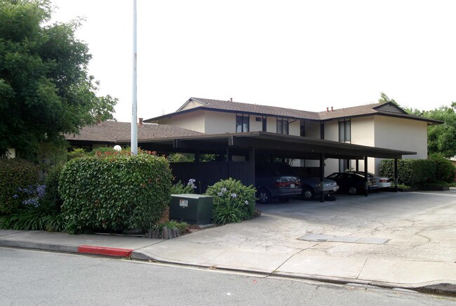 1965 Desert Cir in Walnut Creek, CA - Foto de edificio - Building Photo