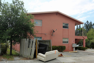 1106 S L St in Lake Worth, FL - Building Photo - Building Photo