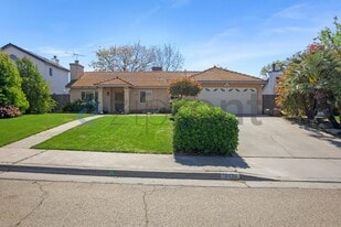 2847 Hillcrest St in Selma, CA - Building Photo