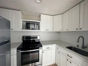 13228 3rd St E in Madeira Beach, FL - Building Photo - Building Photo