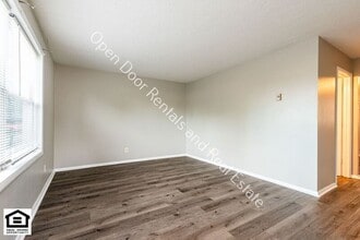 922 East Ave in Kendallville, IN - Building Photo - Building Photo