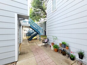 1901 N Fitzhugh Ave, Unit 16C in Dallas, TX - Building Photo - Building Photo