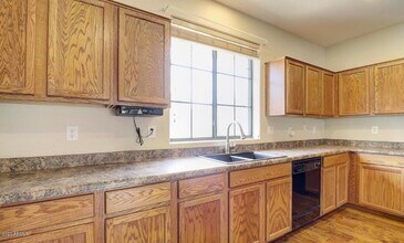 2347 W Dusty Wren Dr in Phoenix, AZ - Building Photo - Building Photo