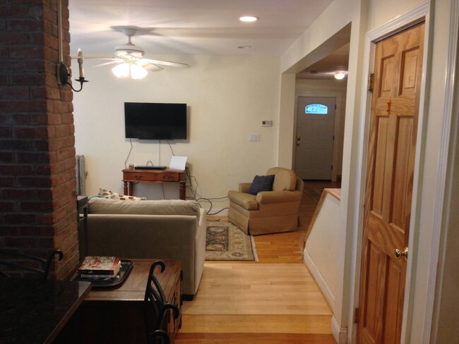 17 Holman St, Unit 1 in Boston, MA - Building Photo - Building Photo