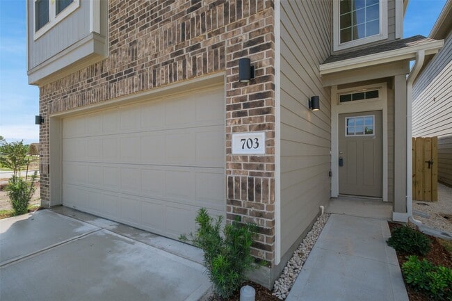703 Majestic Eagle Ct in Houston, TX - Building Photo - Building Photo