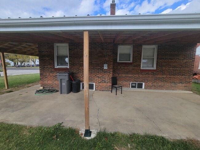 2381 Lakewood Ave in Lima, OH - Building Photo - Building Photo