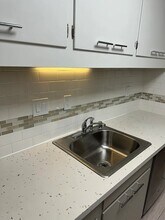 1405 Oak Grove Ave, Unit 106 in Burlingame, CA - Building Photo - Building Photo