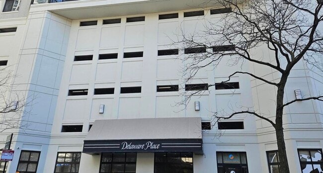 property at 33 W Delaware Pl