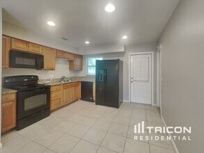 605 Missionwoode Dr in Seffner, FL - Building Photo - Building Photo