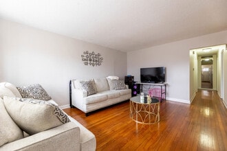 7769 Mason Ave in Burbank, IL - Building Photo - Building Photo