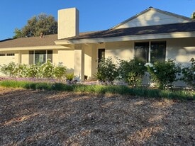 213 Oriole St in Ojai, CA - Building Photo