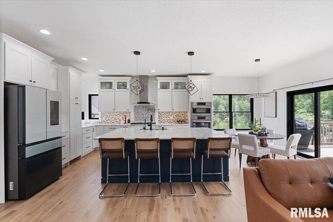 6817 Timber Ct in Bettendorf, IA - Building Photo - Building Photo