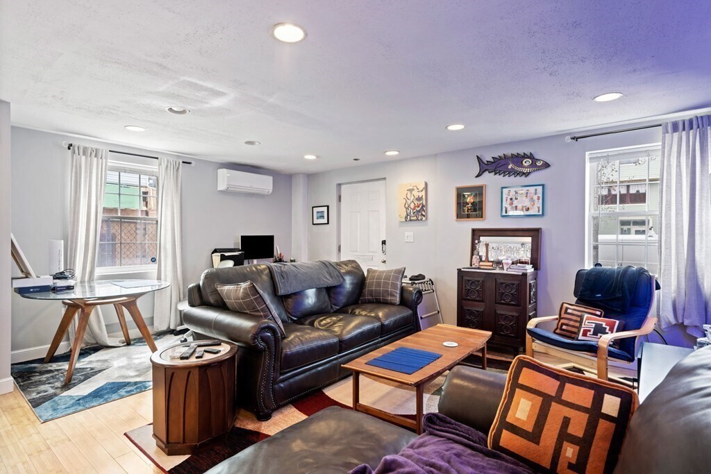 299 Main St in Boston, MA - Building Photo