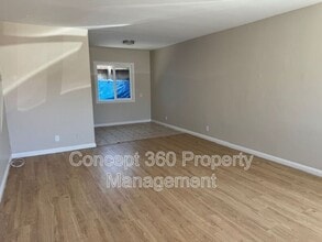 9332 Elm Vista Dr in Downey, CA - Foto de edificio - Building Photo