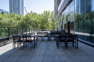 1055-1055 Rue Lucien-L'Allier in Montréal, QC - Building Photo - Building Photo