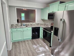 203 Oak Hollow Ct in Raleigh, NC - Building Photo - Building Photo