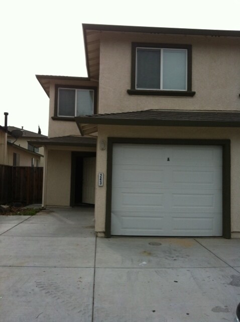 243 F St in Los Banos, CA - Building Photo