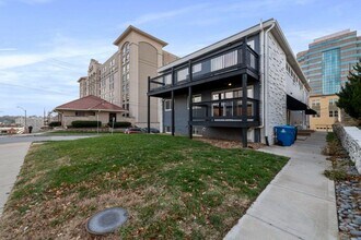 SUMMIT 46 in Kansas City, MO - Building Photo - Building Photo