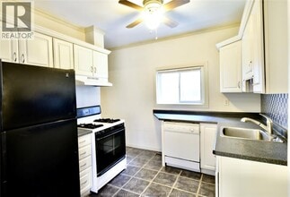 1610 Hall Ave in Windsor, ON - Building Photo - Building Photo