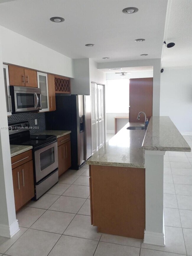 107 Half Moon Cir-Unit -A3 in Hypoluxo, FL - Building Photo - Building Photo