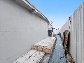 9560 NW 32nd Ave in Miami, FL - Building Photo - Building Photo