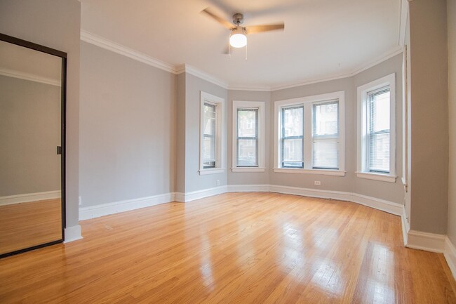2056 W Arthur Ave in Chicago, IL - Building Photo - Building Photo