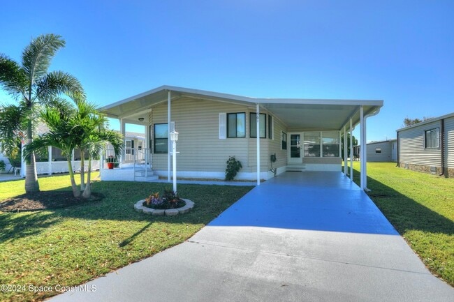 561 Dolphin Cir in Sebastian, FL - Building Photo - Building Photo