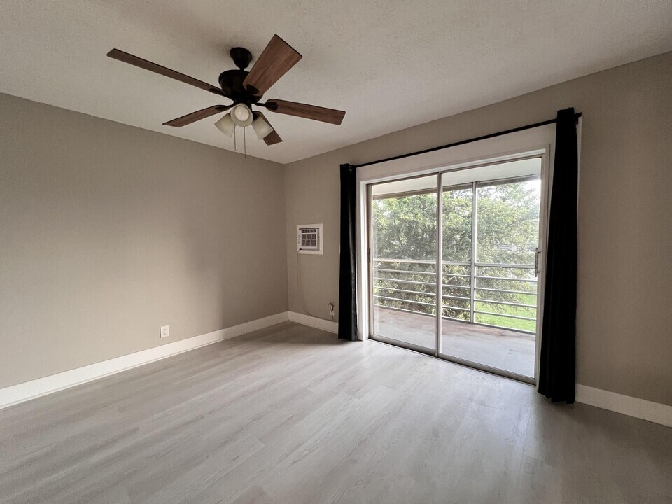 55 Kingswood E in West Palm Beach, FL - Building Photo