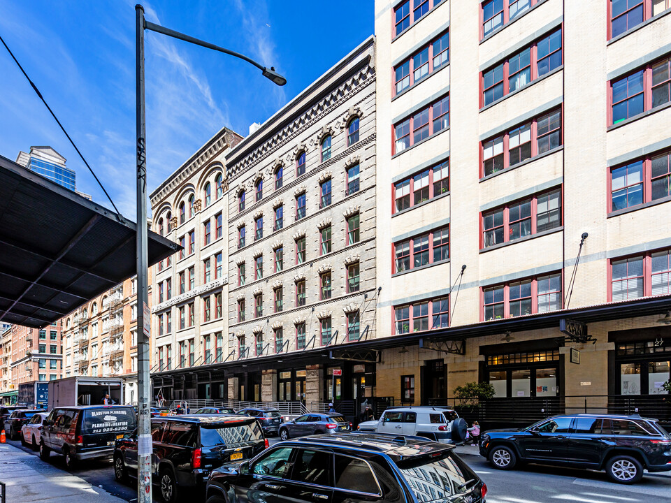 31-33 N Moore St in New York, NY - Foto de edificio