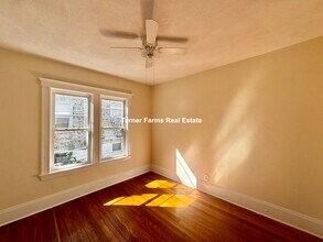 43 Warner St, Unit 1 in Medford, MA - Foto de edificio - Building Photo