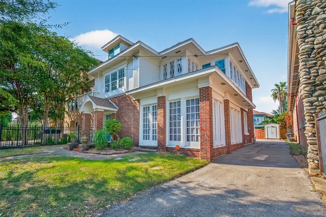 property at 324 W Alabama St