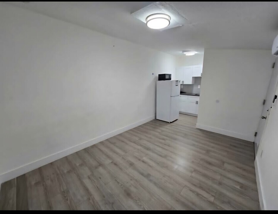 3301 SW 97th Ave, Unit Right Unit in Miami, FL - Building Photo