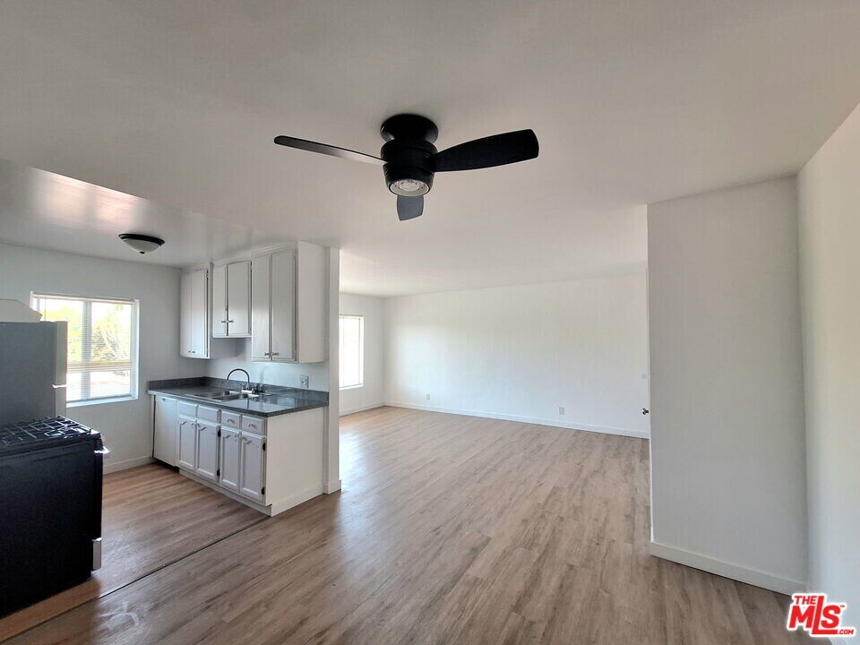 4810 St Elmo Dr in Los Angeles, CA - Foto de edificio