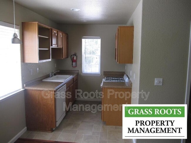 305 N School St in Grass Valley, CA - Building Photo - Building Photo