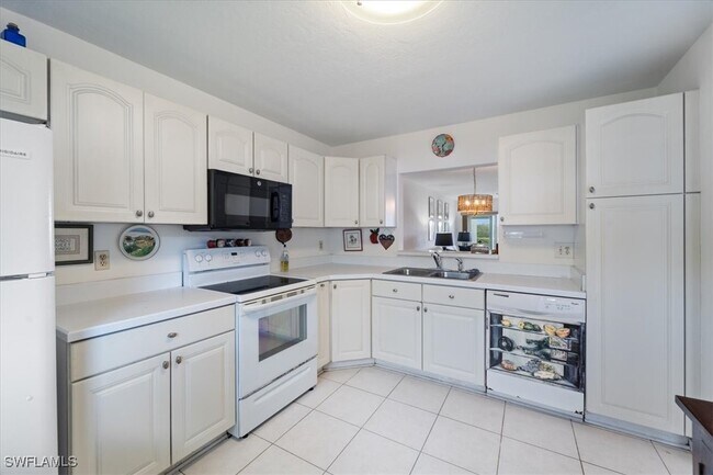 property at 307 Goodlette-Frank Rd