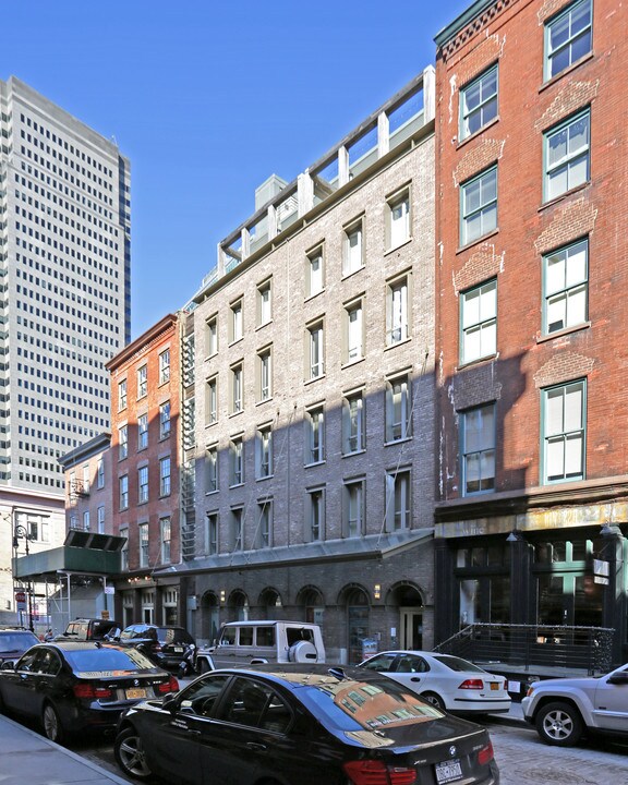 216 Front St in New York, NY - Building Photo