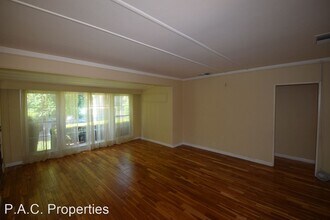 11517 Cumpston St in Los Angeles, CA - Foto de edificio - Building Photo