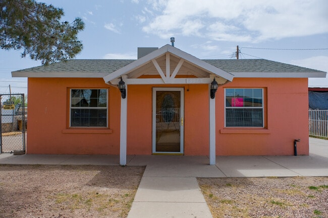 property at 8326 Verde Cir