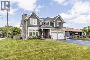 265 Woodale Ave in Oakville, ON - Building Photo