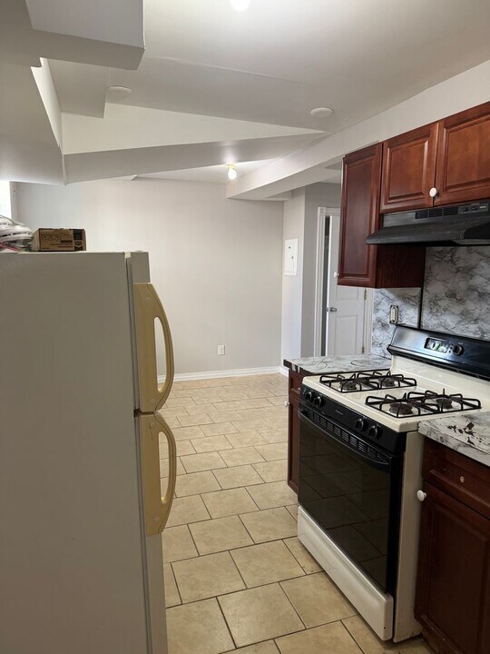 411 Bergen Ave in Lakewood, NJ - Building Photo