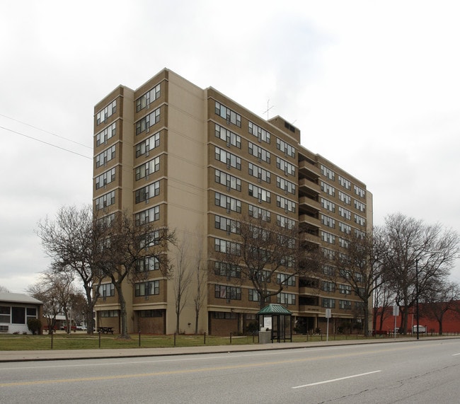 John F. Kennedy Plaza in Lorain, OH - Foto de edificio - Building Photo