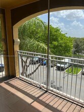 165 NW 96th Ter, Unit 301 in Pembroke Pines, FL - Building Photo - Building Photo