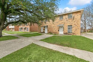 12483 Warfield Ave in Baton Rouge, LA - Building Photo